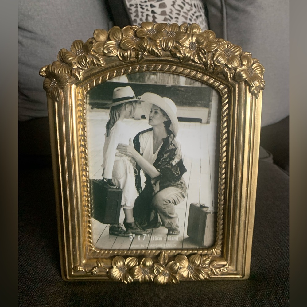 Abigail Huller Golden Floral Design 5” X 7” (13cm X 18cm) Picture Frame